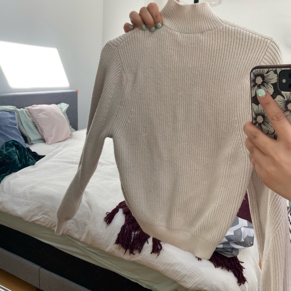 Zara beige/cream cozy fall/winter sweater, size small :) worn a few times